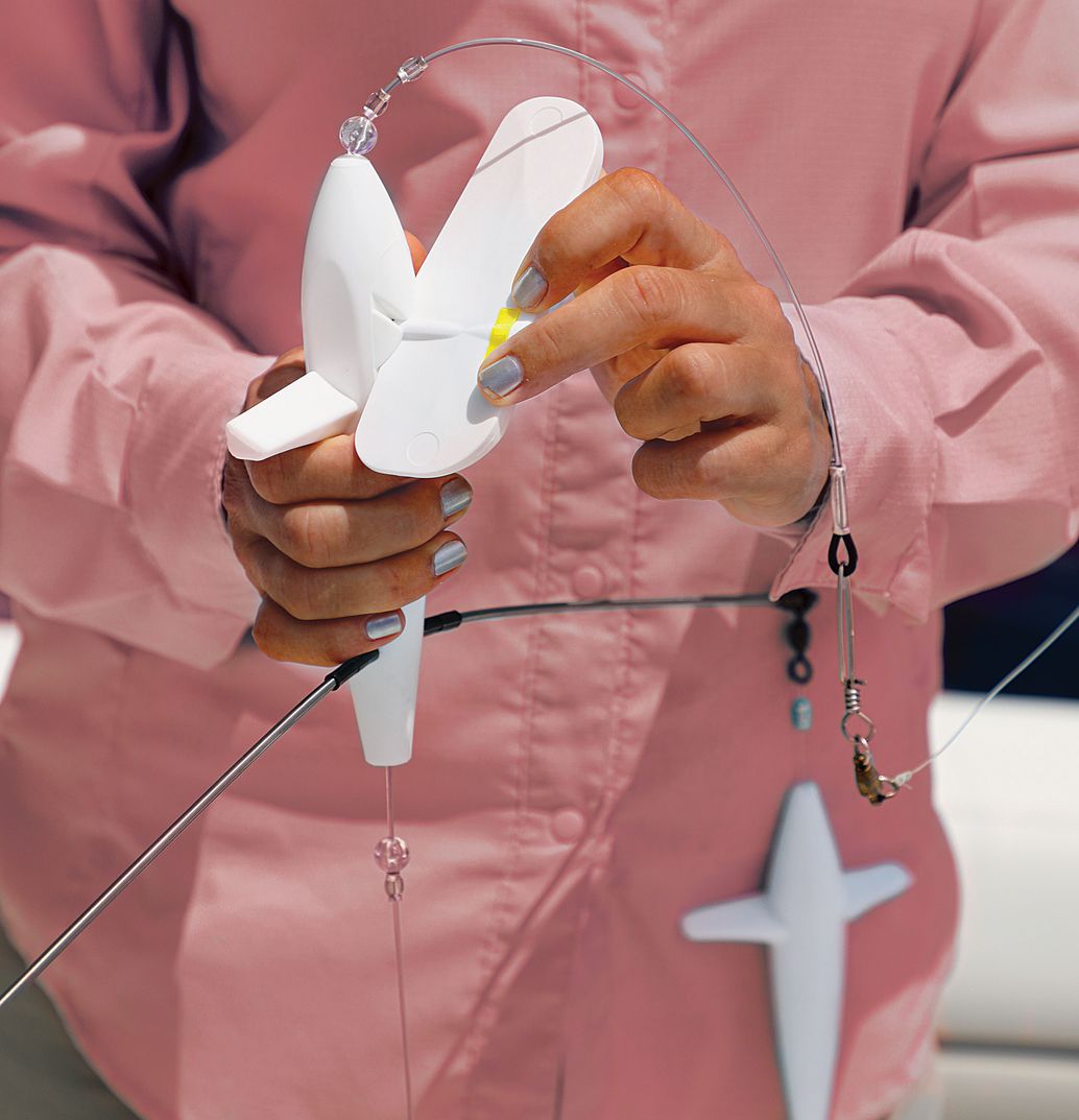 An adjustable keel on the spreader bar allows lateral deployment to match conditions