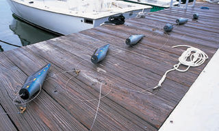 The Ultimate Pin Teaser consists of six bowling-pin teasers rigged on independent dropper lines that clip to swivels along a main line. This setup allows the individual pins to be removed from the main line for simple, tangle-free storage (see below).